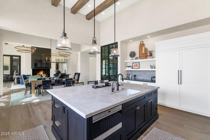 5353 E Sanna St-large-016-030-5353 E San