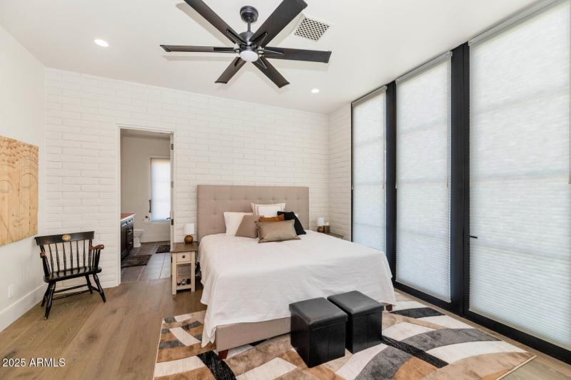 5353 E Sanna St-large-033-046-5353 E San