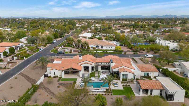 5353 E Sanna St-large-043-008-5353 E San