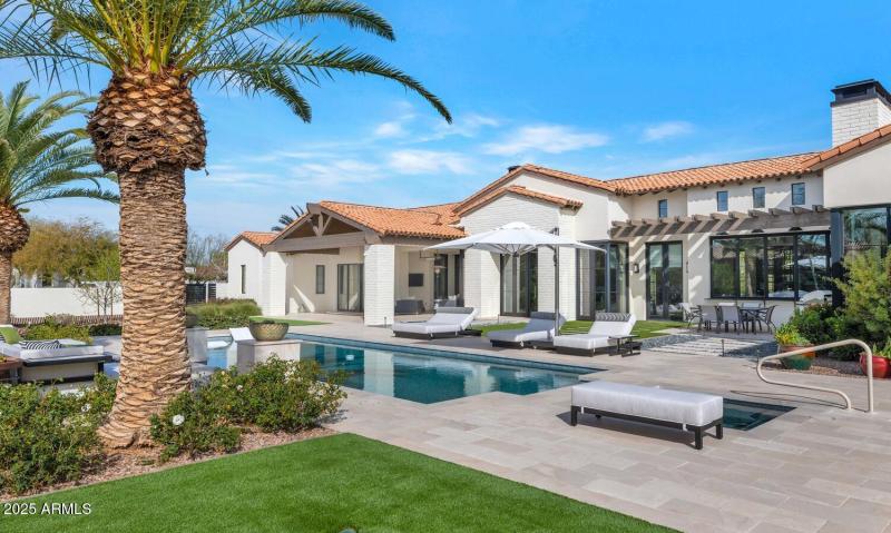 5353 E Sanna St-large-045-010-5353 E San