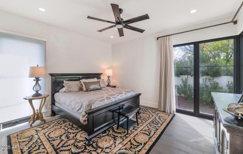 5353 E Sanna St-large-054-022-5353 E San