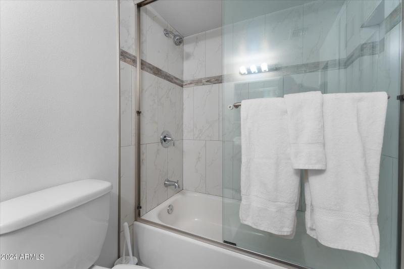 30-030-guest-bathroom