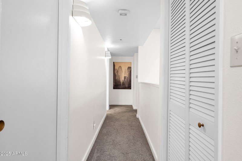 Hallway to BR's