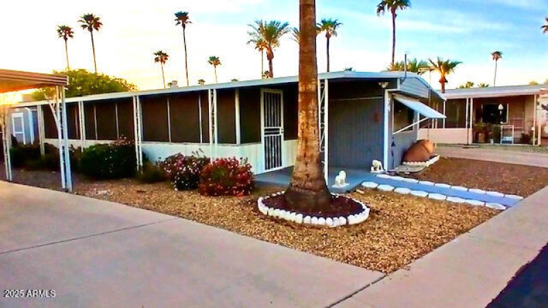 Exterior-AZ room