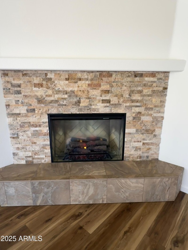 Electric fireplace