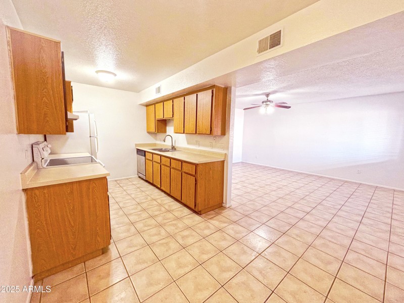 Kitchen_Dining
