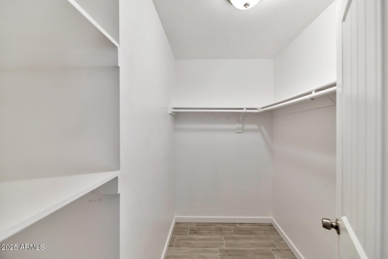 2122 W Augusta Ave-large-014-011-2122 W