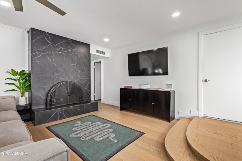 67fdfe_06 - Country Club