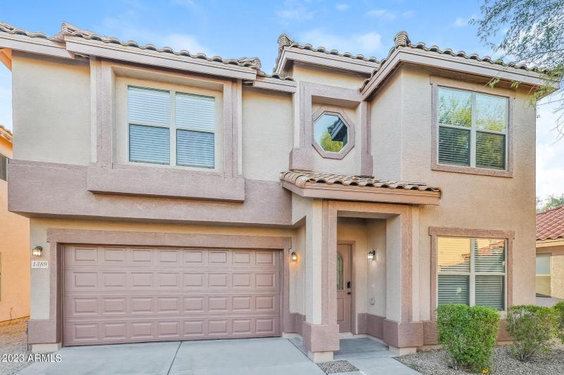 017-photo-front-view-12053758