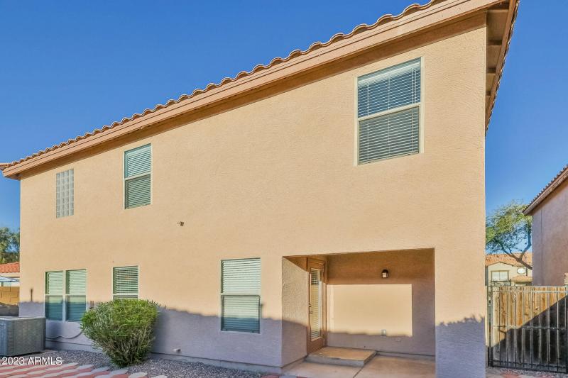 031-photo-rear-view-12053769