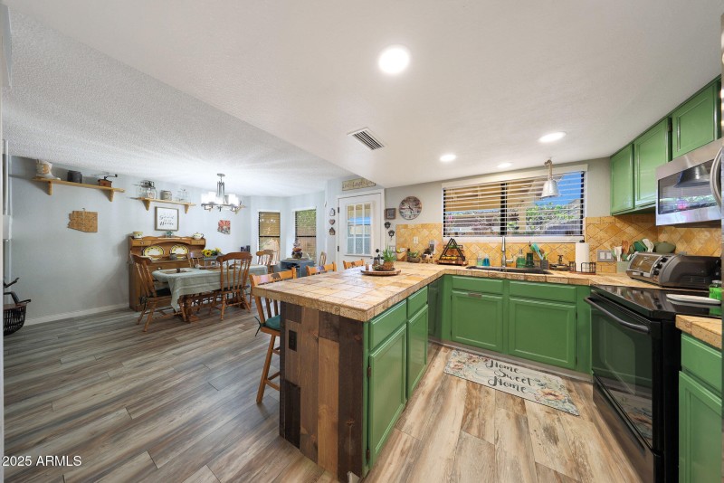 Side Kitchen 2