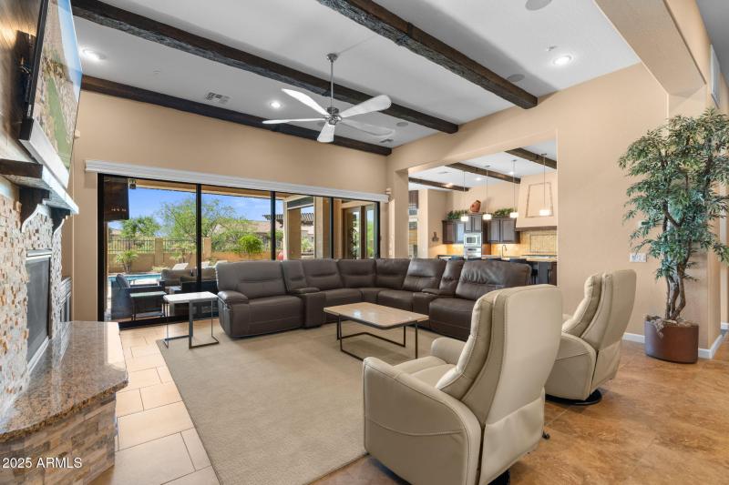 8-web-or-mls-2304-n-steele-cir