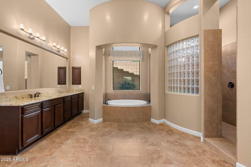 30-web-or-mls-2304-n-steele-cir