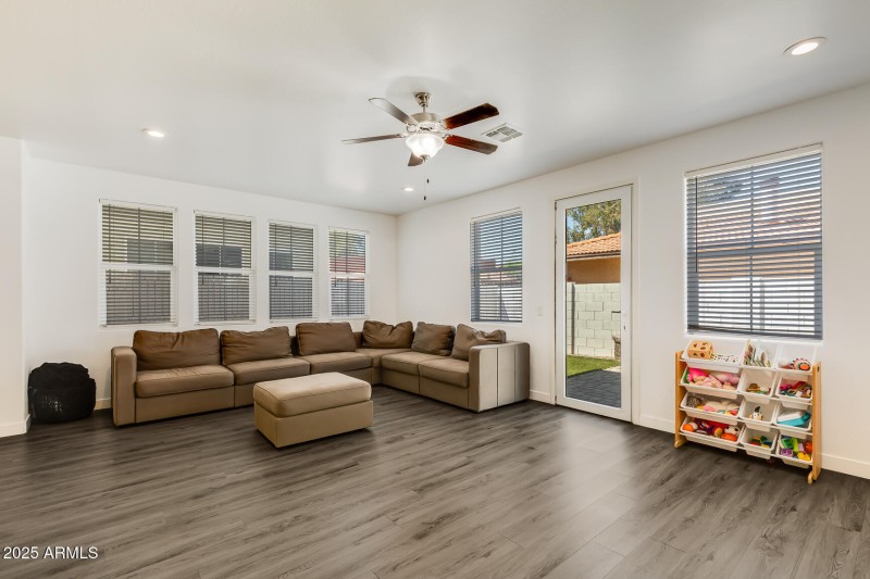3218 W Glendale Unit 8-3