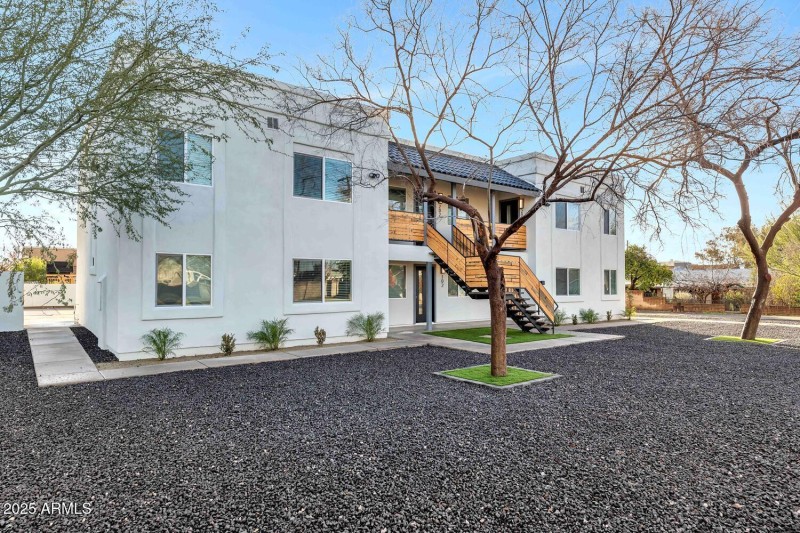 7602 E Polk St-large-004-021-7602 E Polk