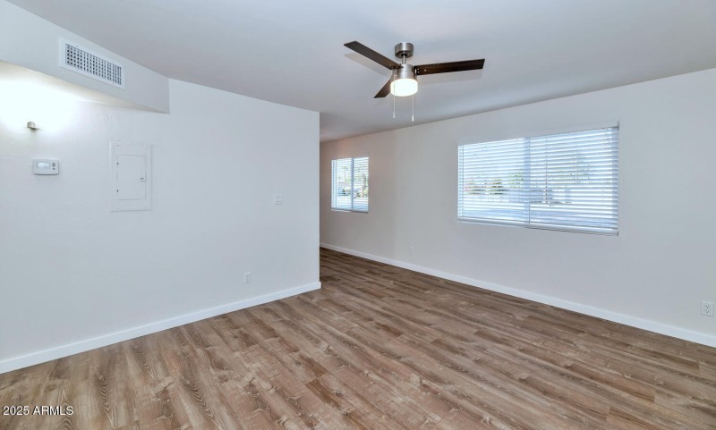 7602 E Polk St-large-010-006-Unit 101-15