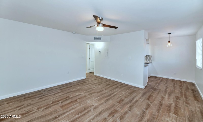7602 E Polk St-large-011-008-Unit 101-15