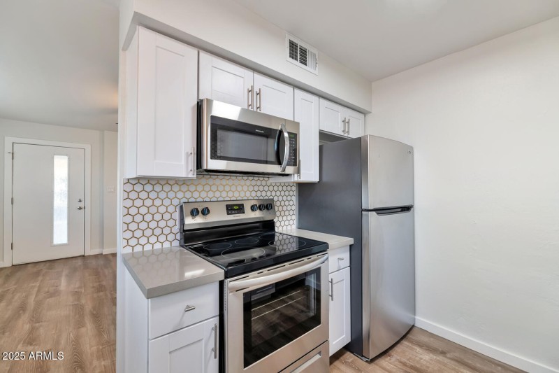 7602 E Polk St-large-013-045-Unit 101-15
