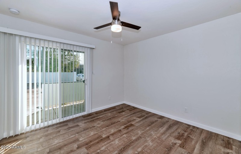 7602 E Polk St-large-015-011-Unit 101-15