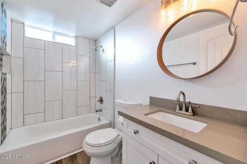 7602 E Polk St-large-018-031-Unit 101-15