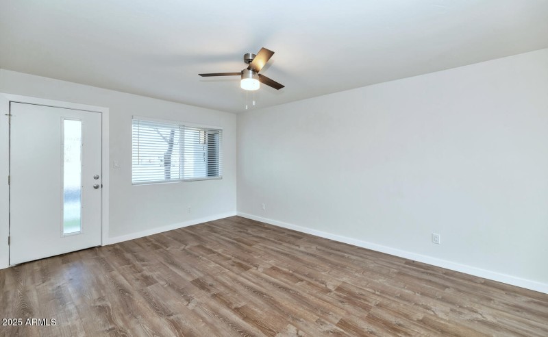 7602 E Polk St-large-019-012-Unit 102-15