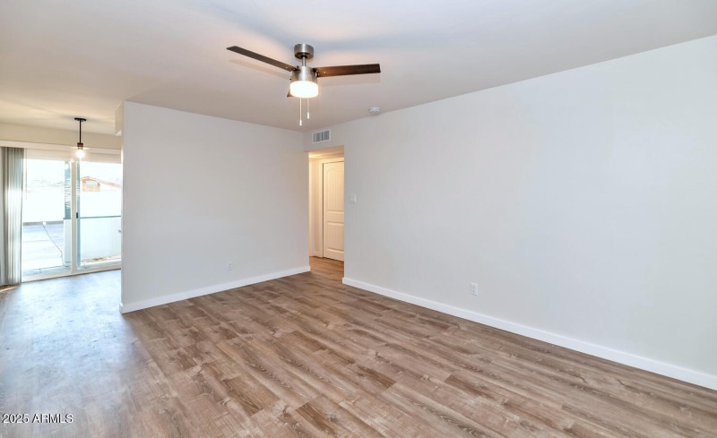 7602 E Polk St-large-020-007-Unit 102-15
