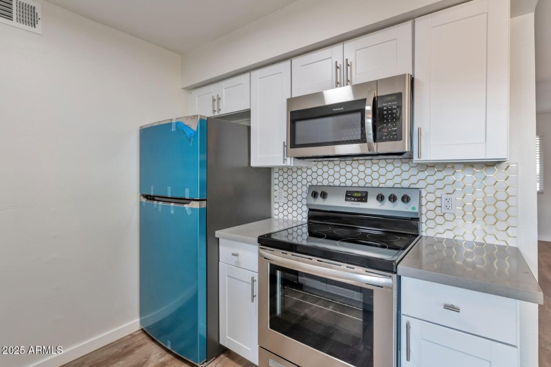 7602 E Polk St-large-022-030-Unit 102-15