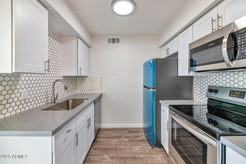 7602 E Polk St-large-023-037-Unit 102-15