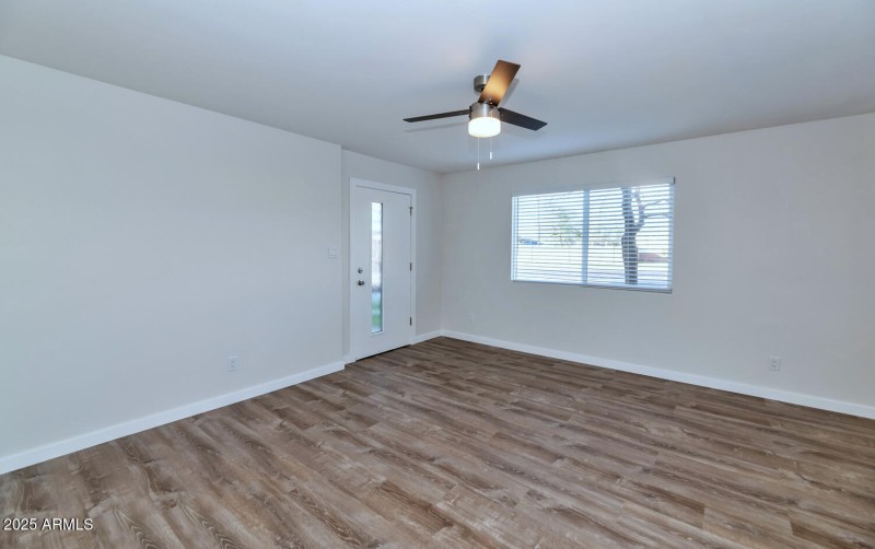 7602 E Polk St-large-029-026-Unit 103-15