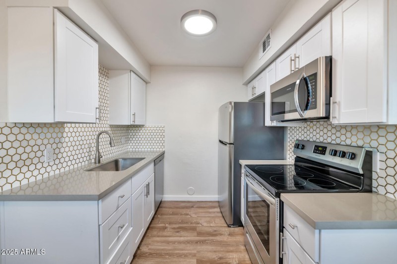 7602 E Polk St-large-030-053-Unit 103-15