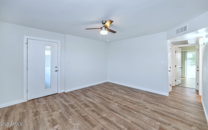 7602 E Polk St-large-038-034-Unit 201-15