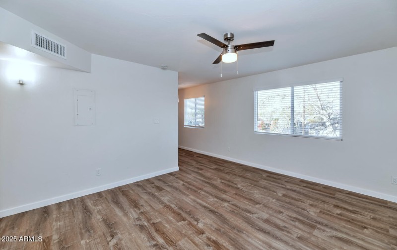 7602 E Polk St-large-039-017-Unit 201-15