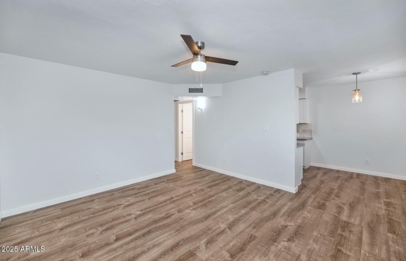 7602 E Polk St-large-040-043-Unit 201-15