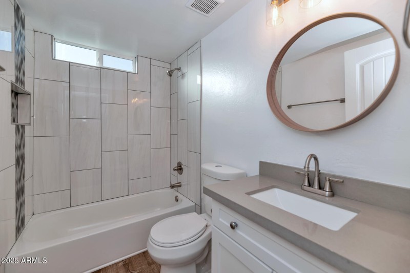 7602 E Polk St-large-046-042-Unit 201-15