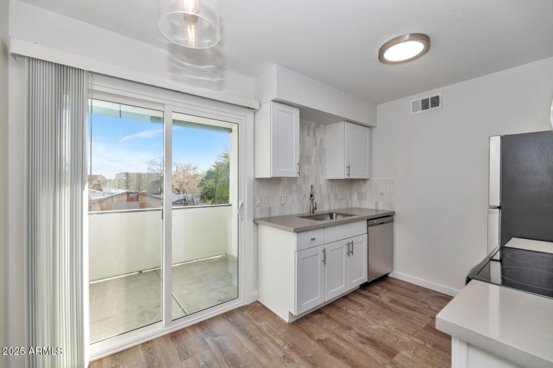 7602 E Polk St-large-049-050-Unit 202-15