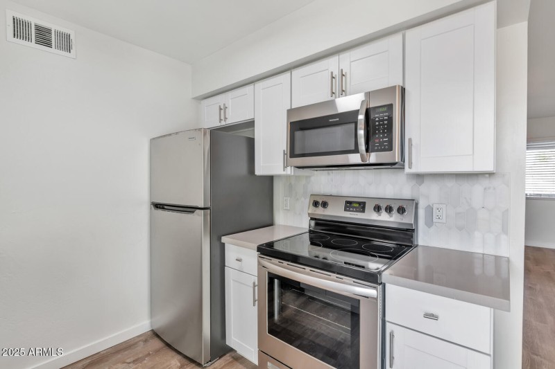 7602 E Polk St-large-050-062-Unit 202-15