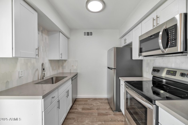 7602 E Polk St-large-051-056-Unit 202-15