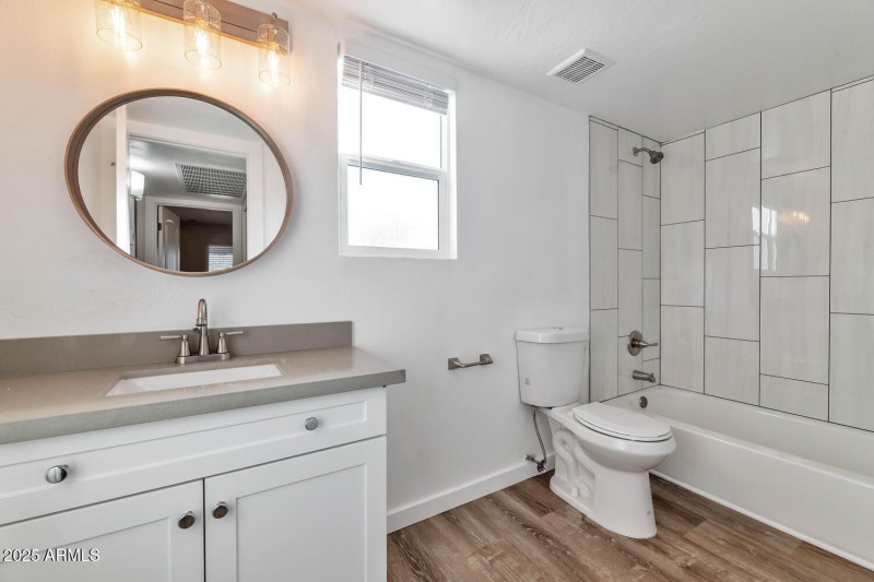 7602 E Polk St-large-055-058-Unit 202-15