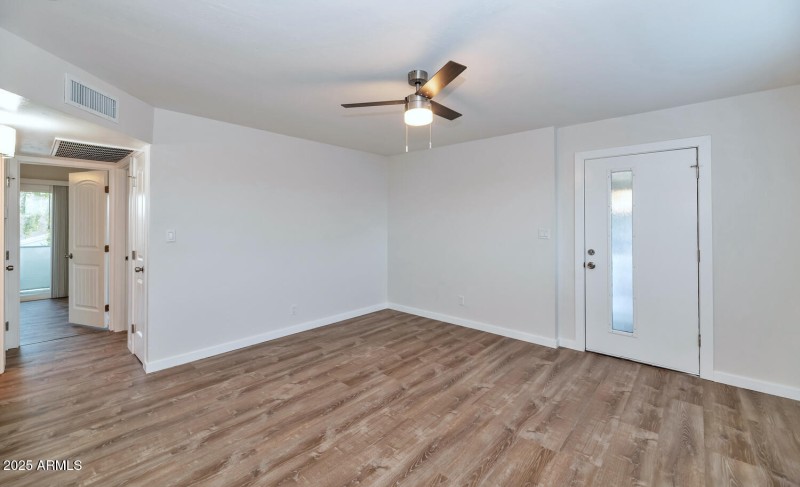 7602 E Polk St-large-056-048-Unit 203-15