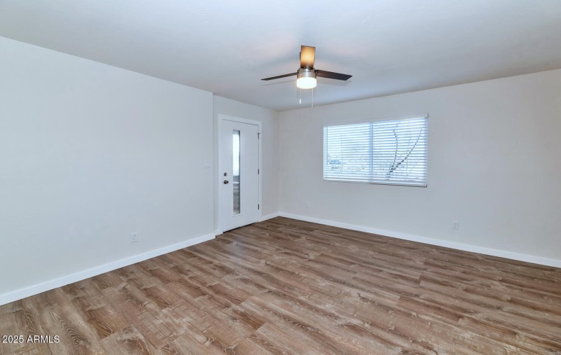 7602 E Polk St-large-058-047-Unit 203-15