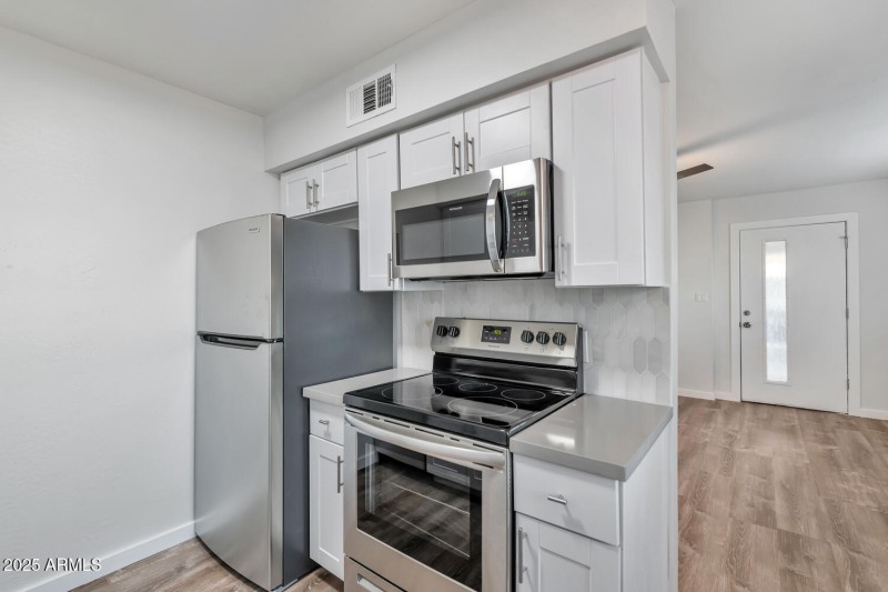 7602 E Polk St-large-059-059-Unit 203-15