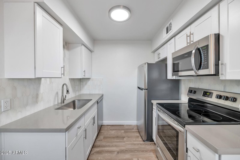 7602 E Polk St-large-060-065-Unit 203-15