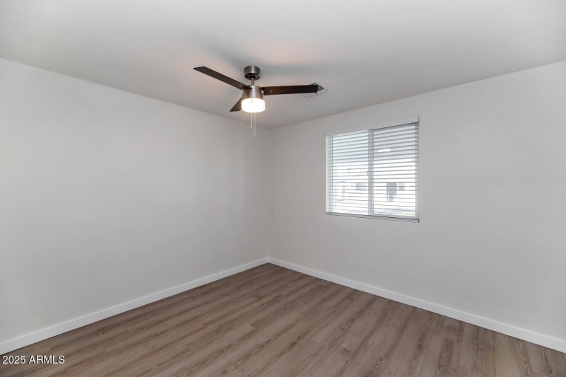 306 E Kinderman Dr-large-012-014-306 E K