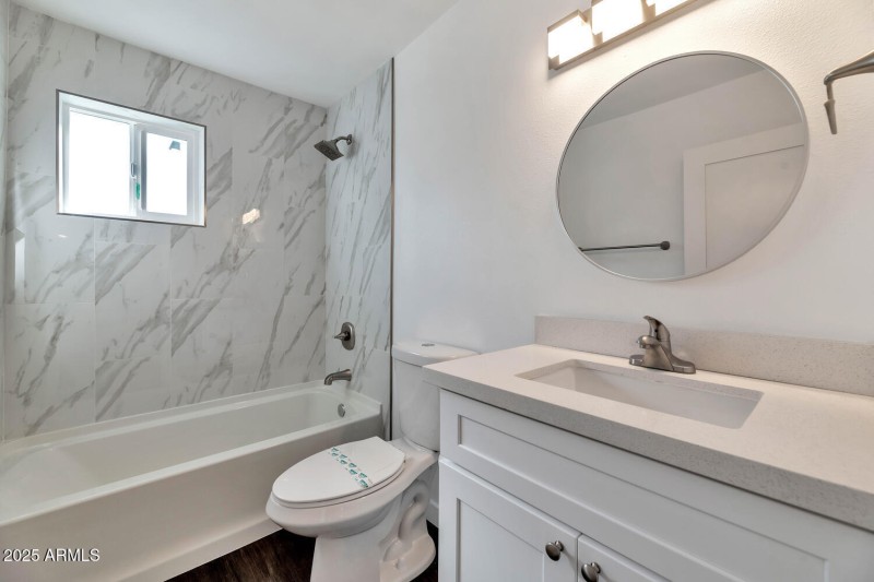 306 E Kinderman Dr-large-025-028-306 E K