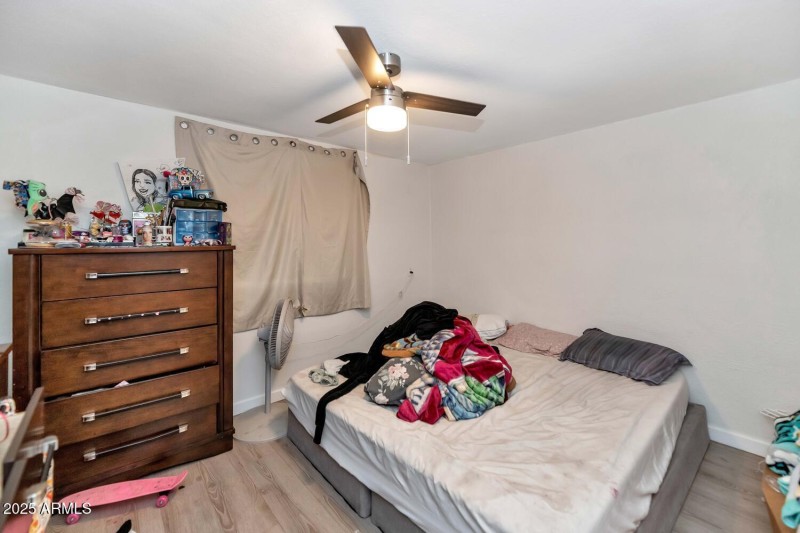 306 E Kinderman Dr-large-045-061-306 E K