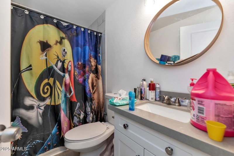 306 E Kinderman Dr-large-047-053-306 E K
