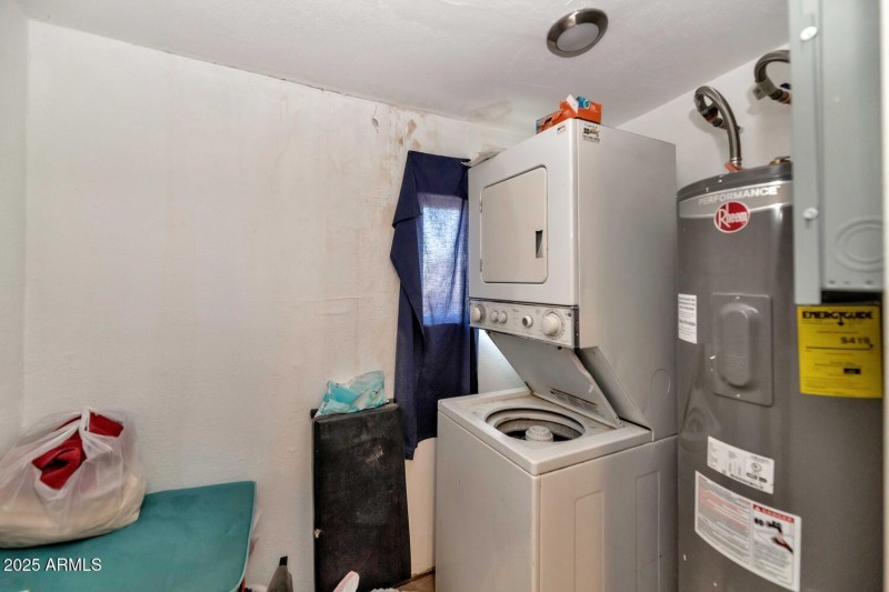 306 E Kinderman Dr-large-050-075-306 E K