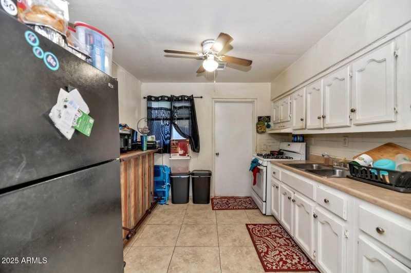 306 E Kinderman Dr-large-053-050-306 E K