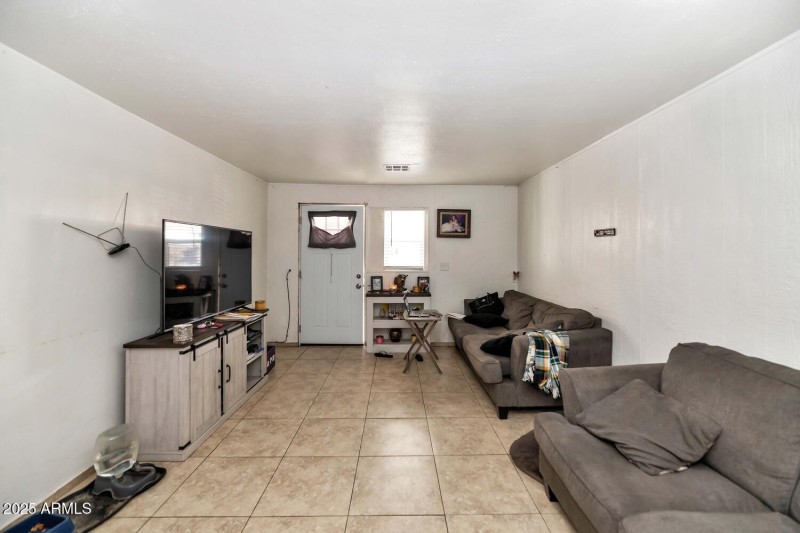 306 E Kinderman Dr-large-054-070-306 E K