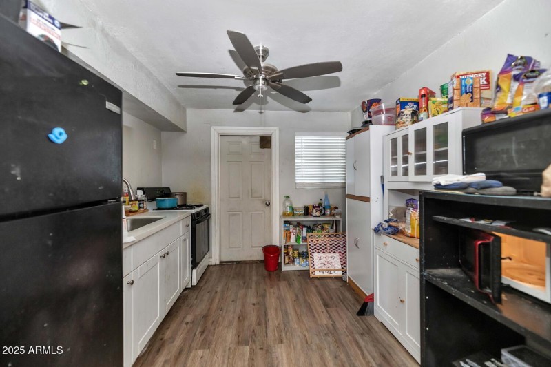 306 E Kinderman Dr-large-058-038-306 E K